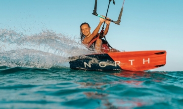 Kite surfing lessons with Kite Foil School