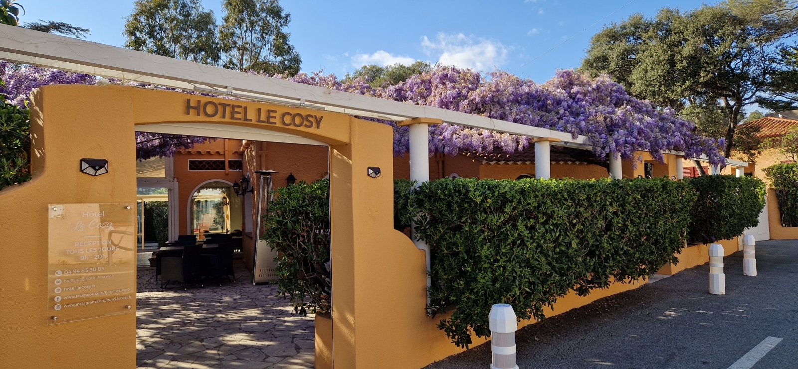 Hotel Le Cosy Fréjus devanture